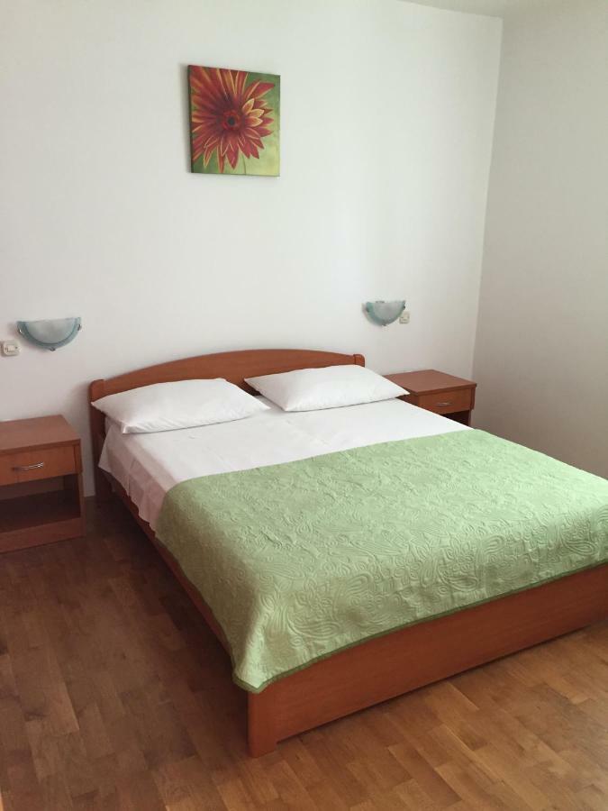 Apartmani Lorena Привлака Экстерьер фото