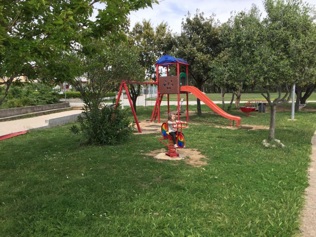 Apartmani Lorena Привлака Экстерьер фото